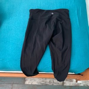 Size 4 cropped lululemon leggings